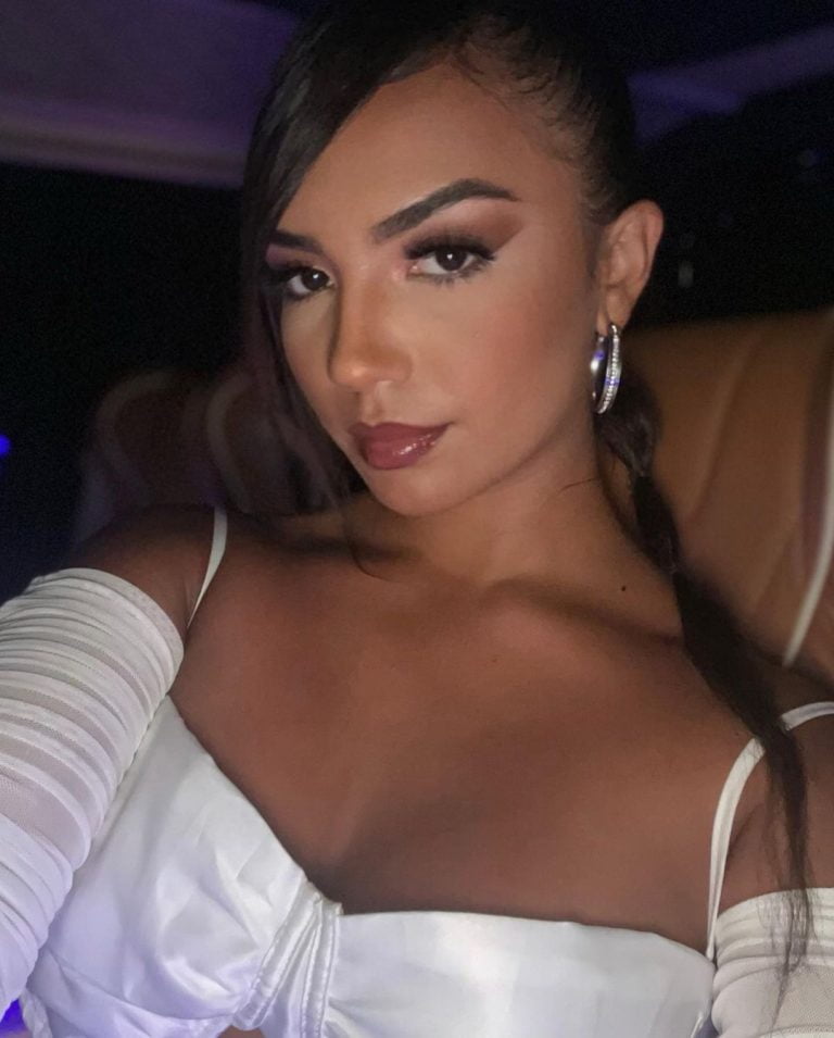 Read more about the article Bowdyy looking like milk  

Miami & out of town hostings .. we going all the way… Camila Bernal