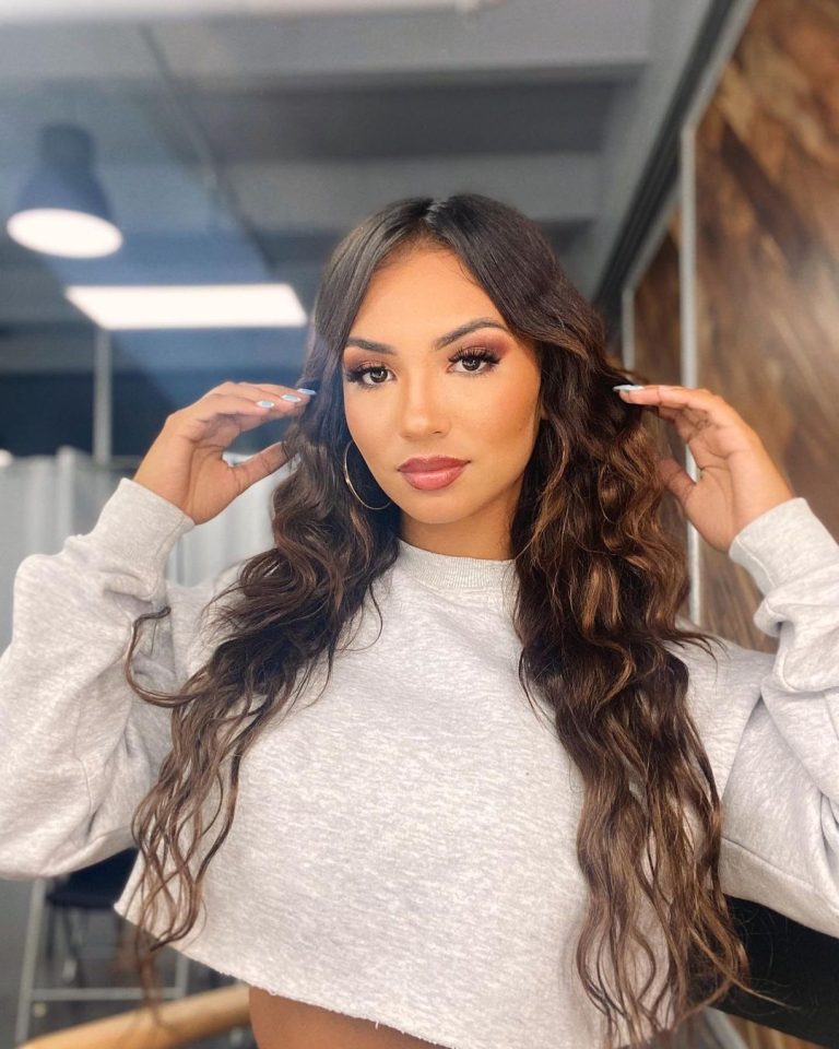 Read more about the article Happy Monday, say it back … Camila Bernal