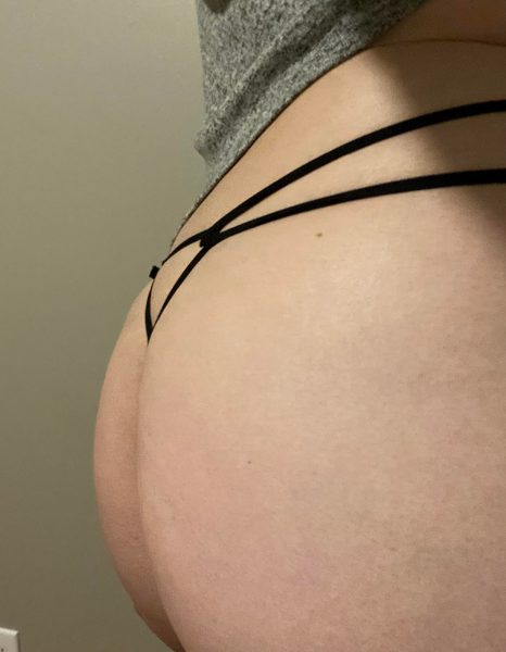 Nice little thong for a big thick ass