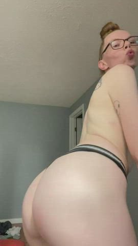 Shakin' that ass [f]or you!