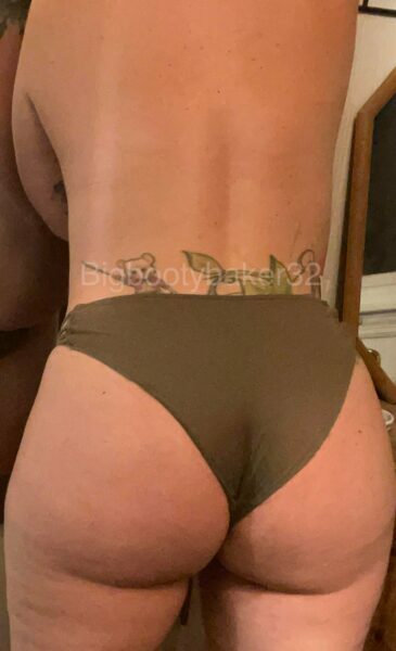 Are tattooed thick women your [F]avorite? 😏 how’s everyone’s day going??