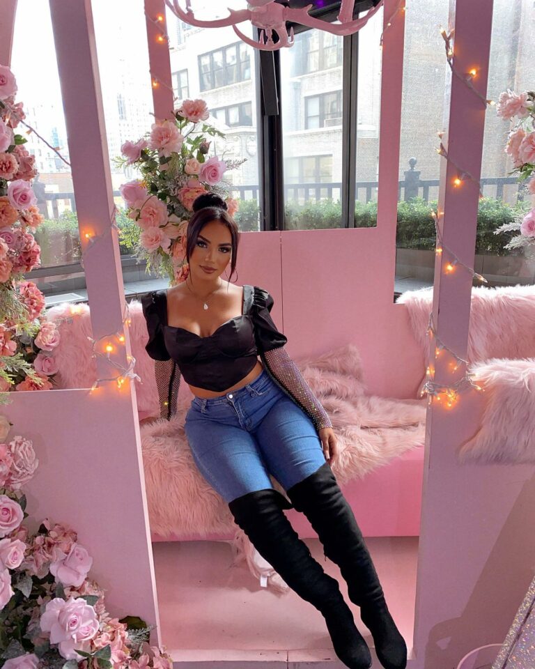 Read more about the article Baby take me Brunchin’… Camila Bernal