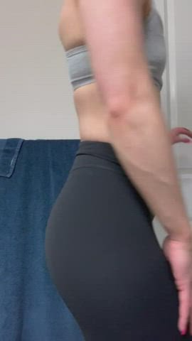 [f] just your gym girl with a big juicy ass
