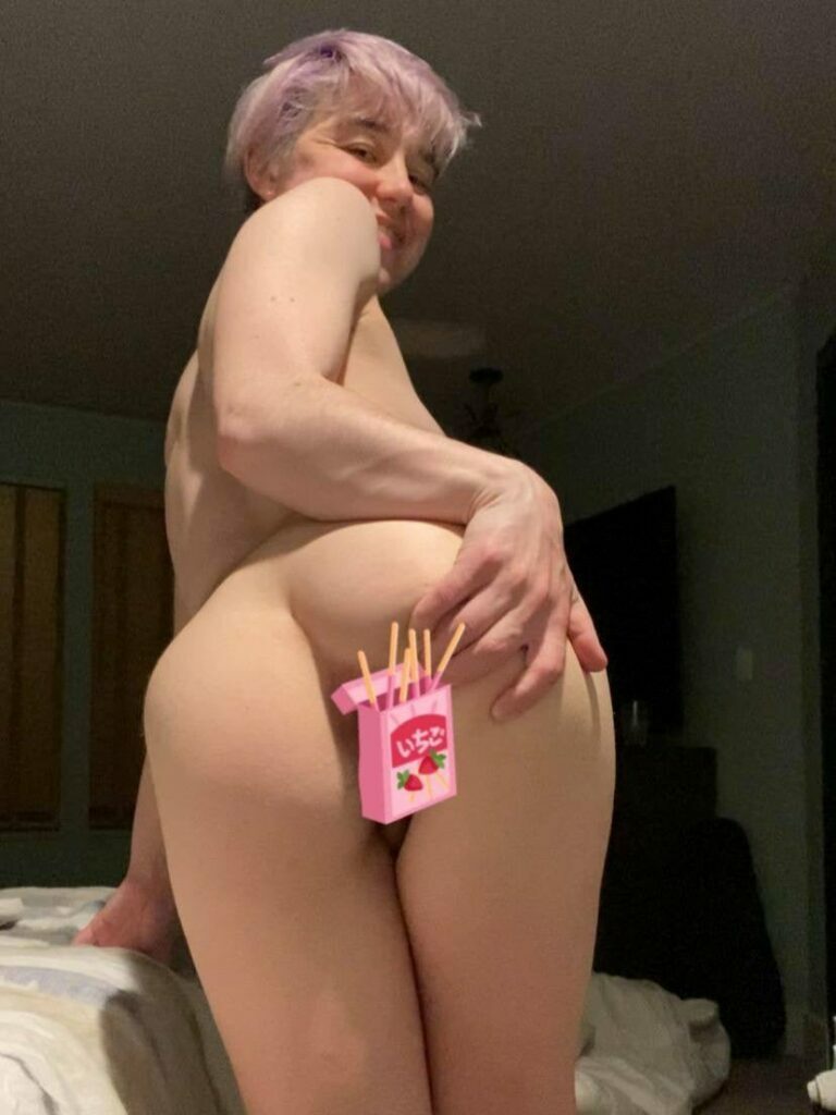 Read more about the article Pocky anyone? Bubble Butts