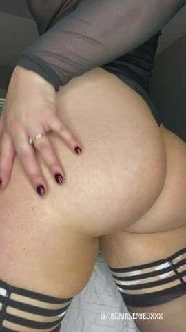 Hope ya don’t mind a little jiggle in your face this early [f]