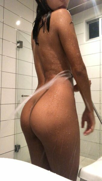someone to play with in the shower? [F]