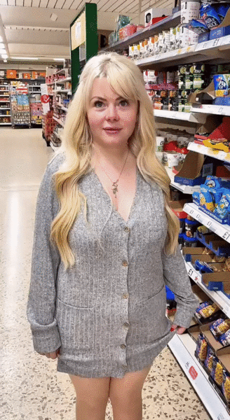 showing you my big ass while i do my shopping