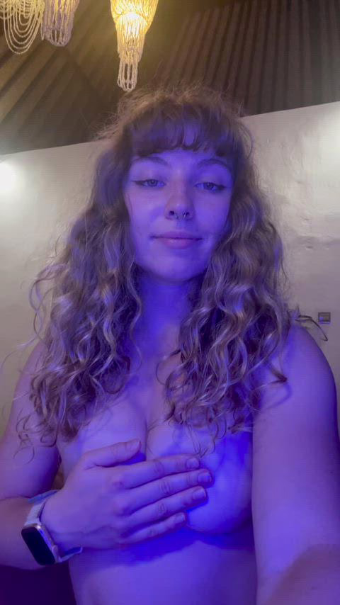 Jiggling my ass is so fun