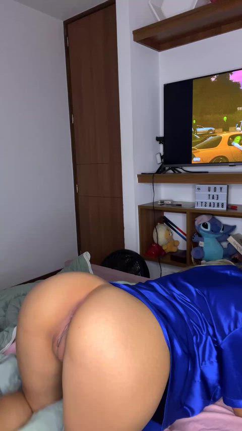 Bubble Butts quick question eat or fuck Lunaluizz