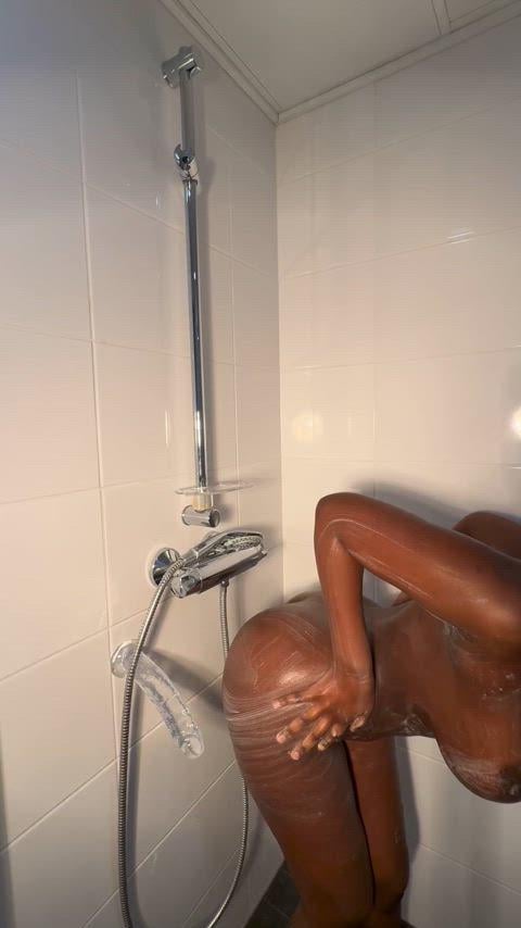 Bubble Butts let me sit on your face fresh