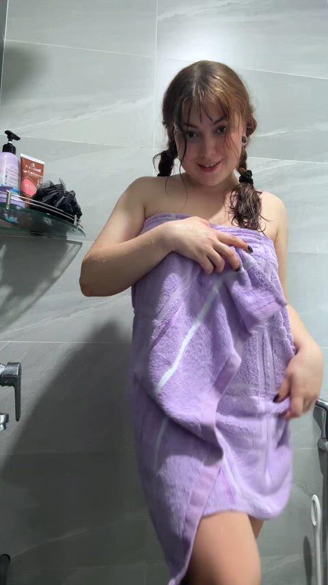 Bubble Butts My ass flexing in the shower