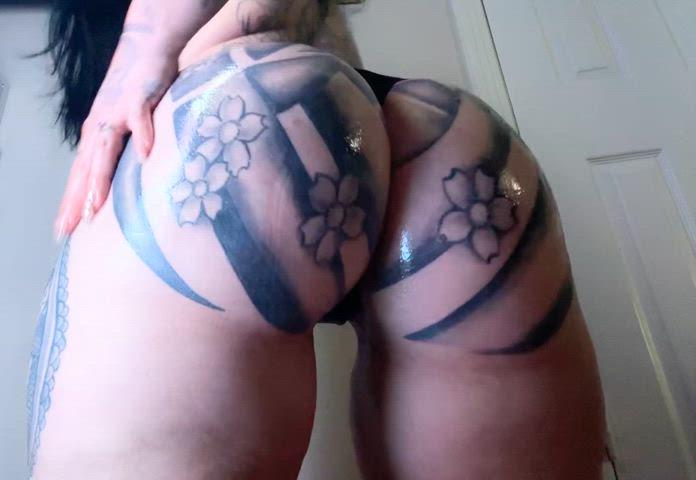 Dump Truck Bootys Oiled up and ready