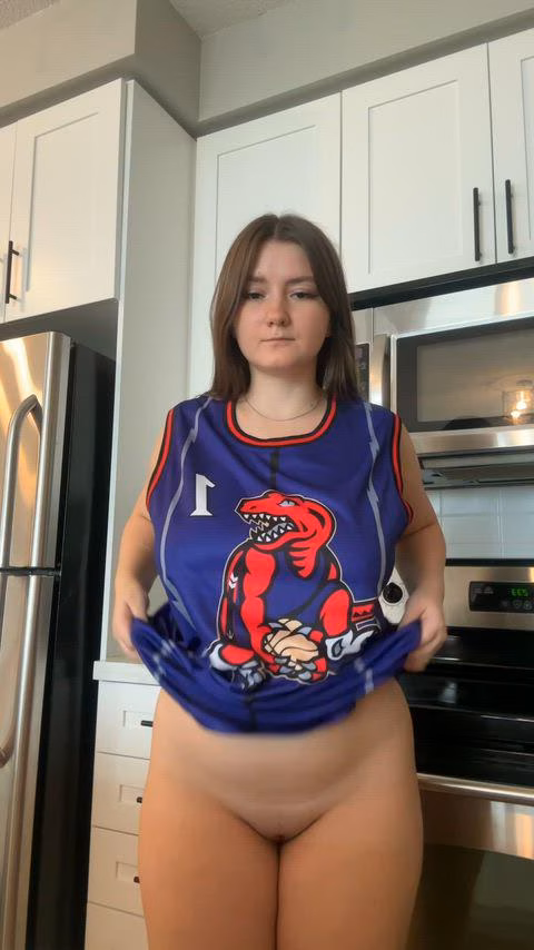 Thick White Girls Thick thighs and big boobs