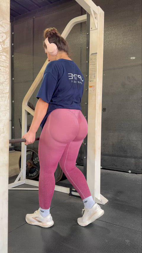 Thick White Girls feast on this PAWG booty