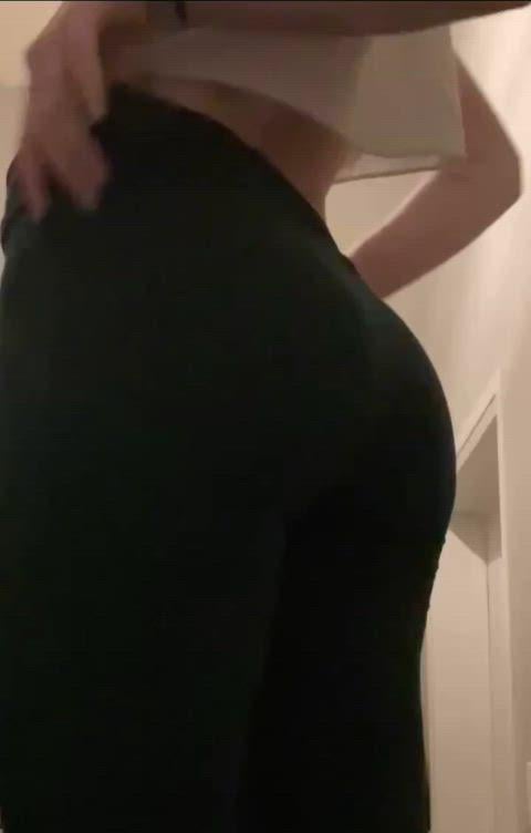 Big Asses Staring contest with my ass but Im