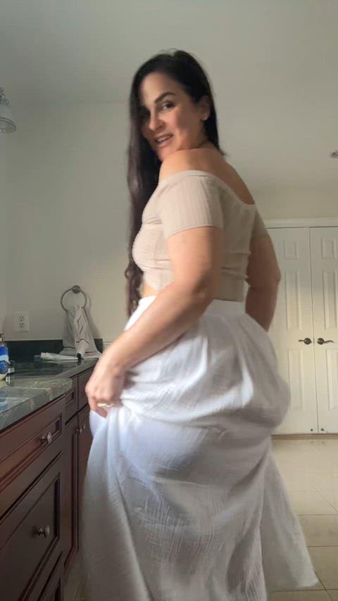 Thick White Girls I love wearing a ladylike skirt