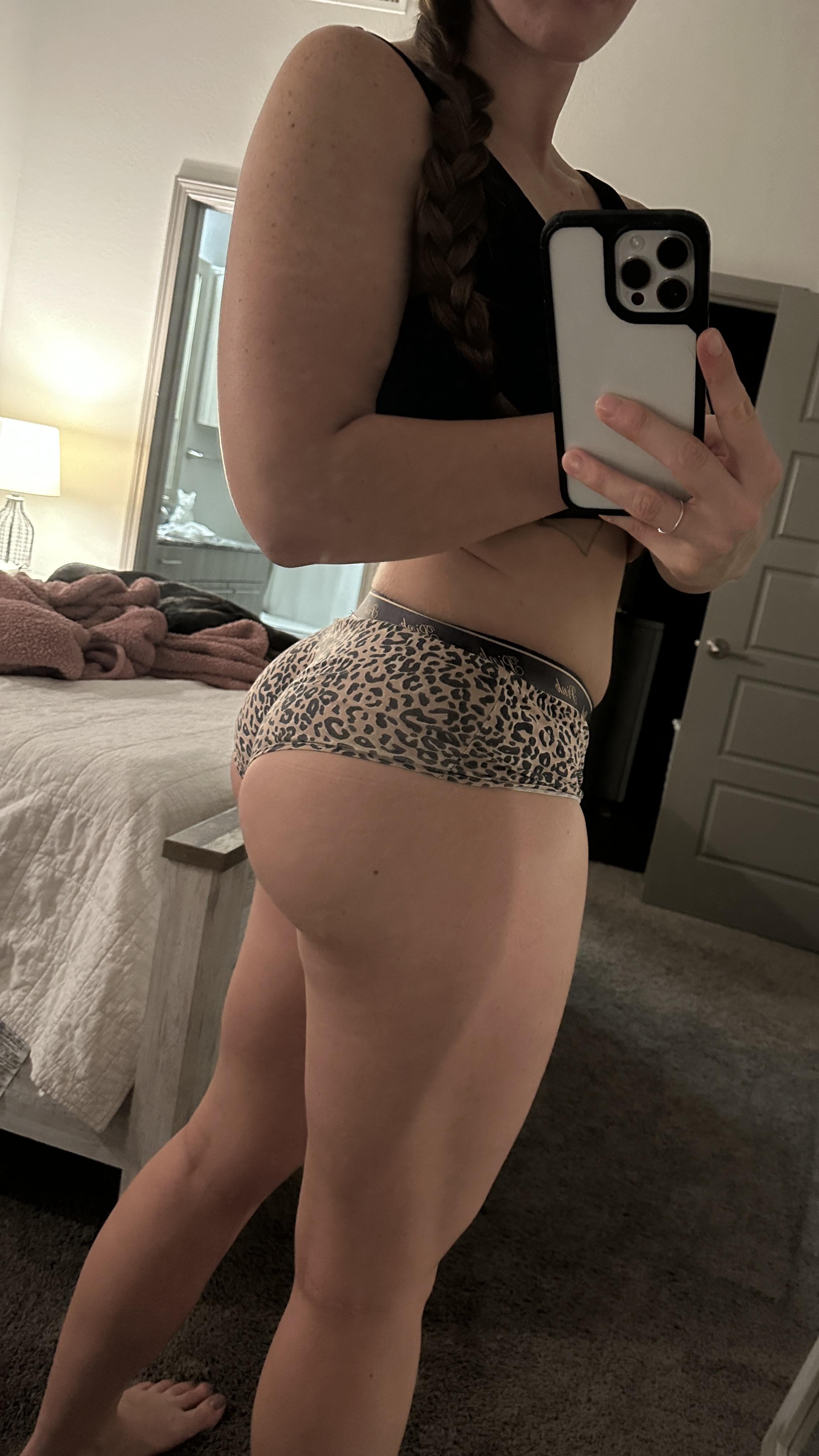 Thick White Girls its a requirement to fuck me