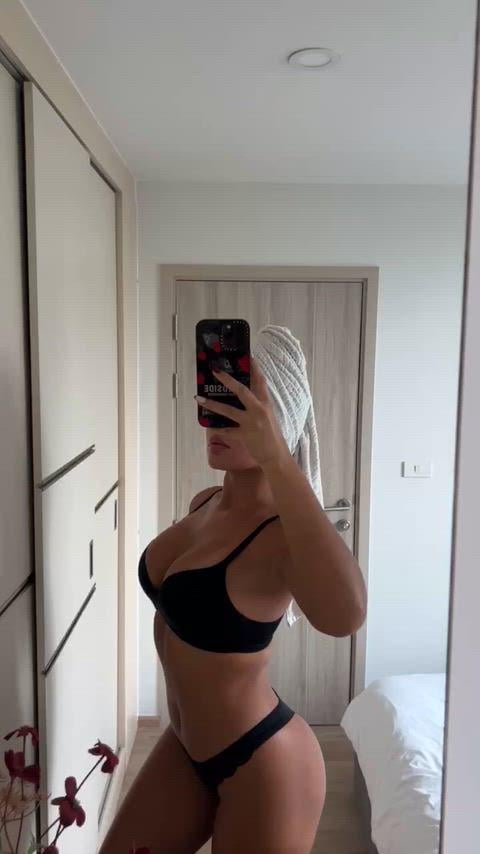 Thick White Girls Looks pretty and cute here
