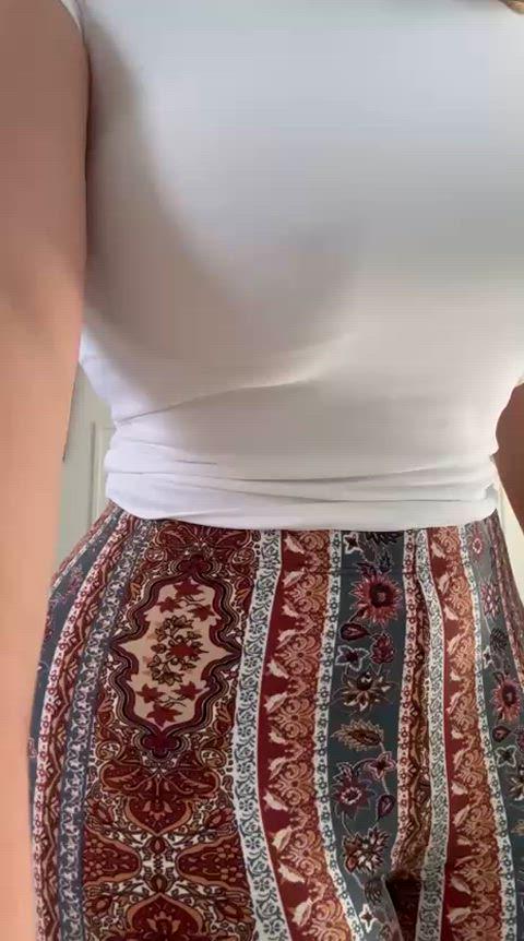 Thick White Girls Tight clothes love this body
